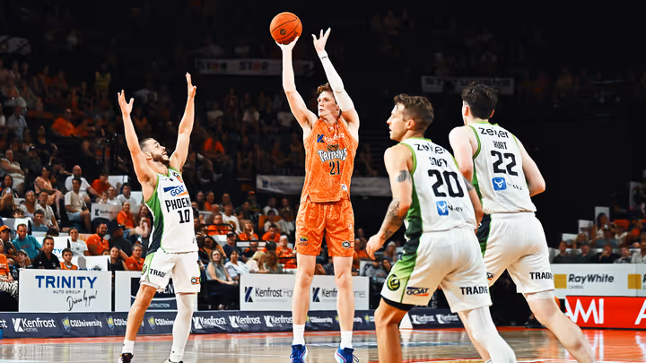 Phoenix outshoot Cairns in high-scoring battle