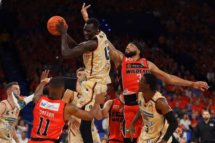 Round 18: Full of heart Taipans win out west