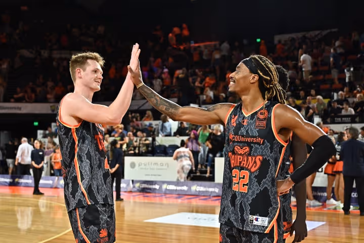 Round 15: Taipans overcome Hawks late at home