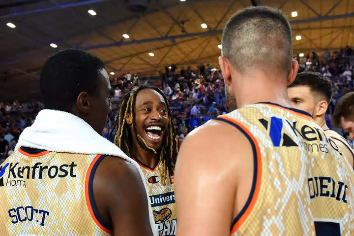 Round 14: Thumping Taipans win in Brisbane