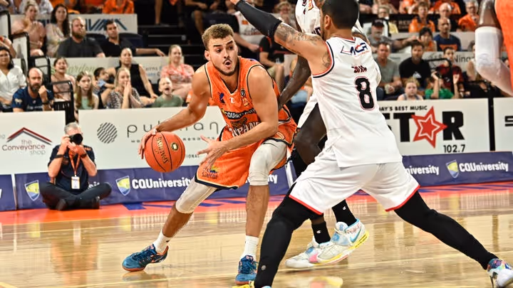 Round 10: Taipans overcome Hawks in double OT
