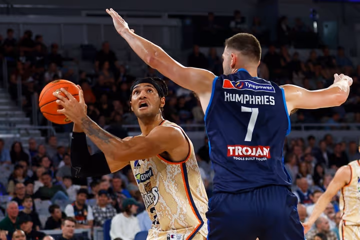 Round 4: Taipans dig deep to break Melbourne hoodoo