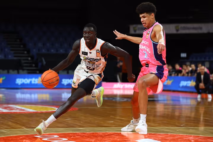 Host of Taipans step up huge in win over Breakers