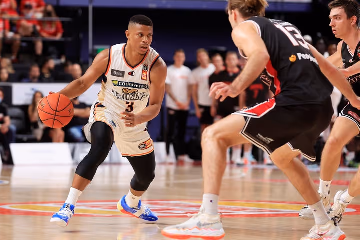 Machado fires on return for Snakes in the 'Gong