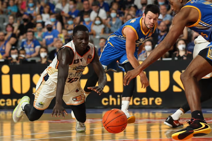 Rookie Kuol, emerging Deng help Taipans to stunning win