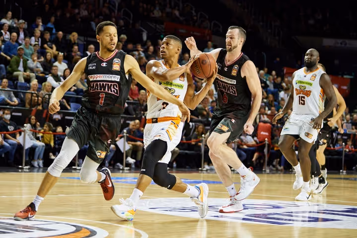 Taipans do so much right against Hawks
