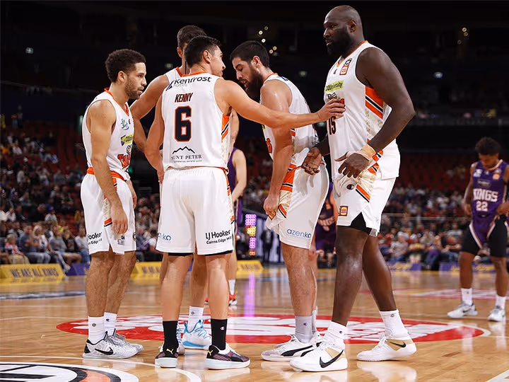 Taipans fall short in Sydney