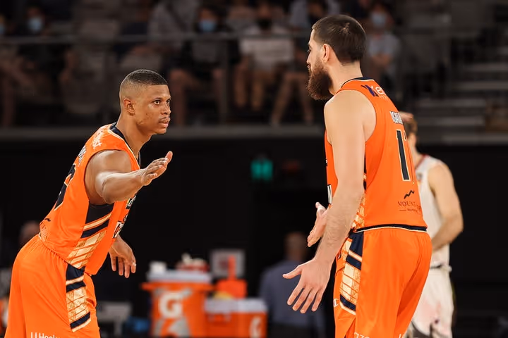 Snakes catch fire to blow Hawks away