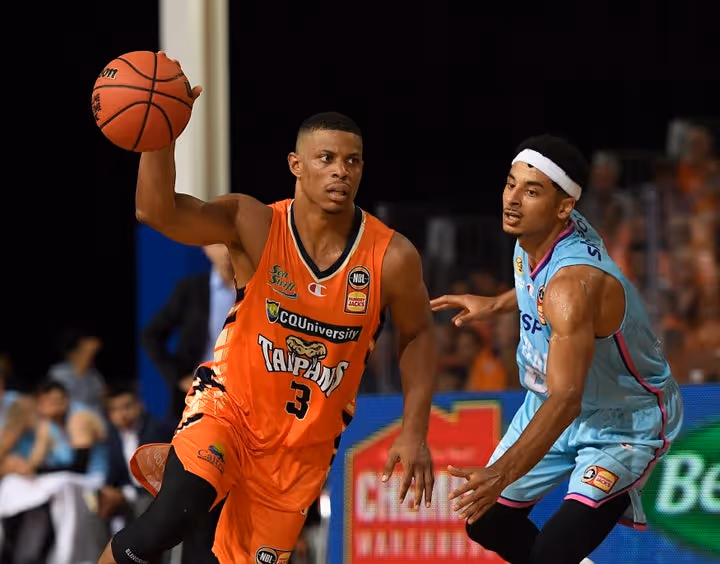 Machado brilliance can't quite hold out Breakers