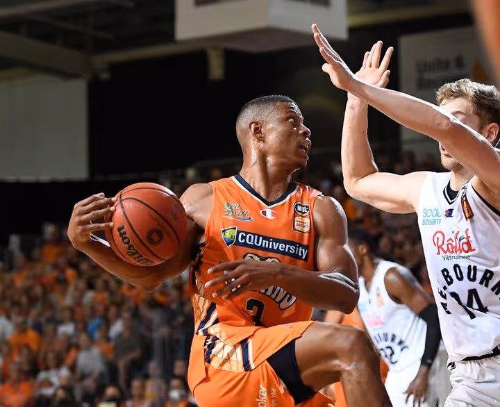 Machado's brilliance late gives Snakes a sniff against United