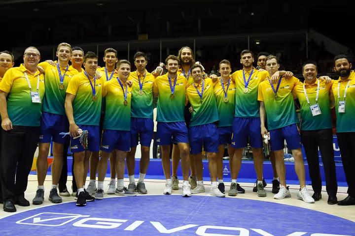 R247 169 1570 1051 W1772 H1181 Fmax