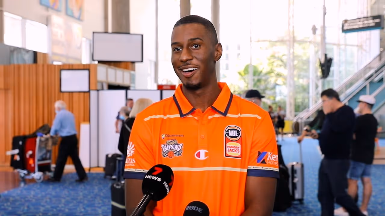 Shannon Scott Arrives 🛬