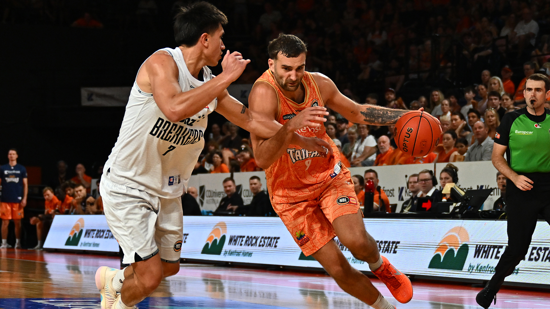 Taipans fire late in thriller over Breakers