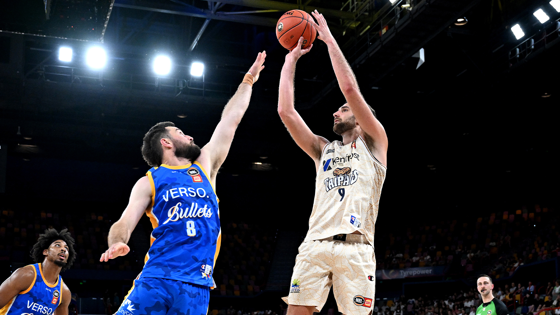 First half frenzy lifts Taipans past Bullets