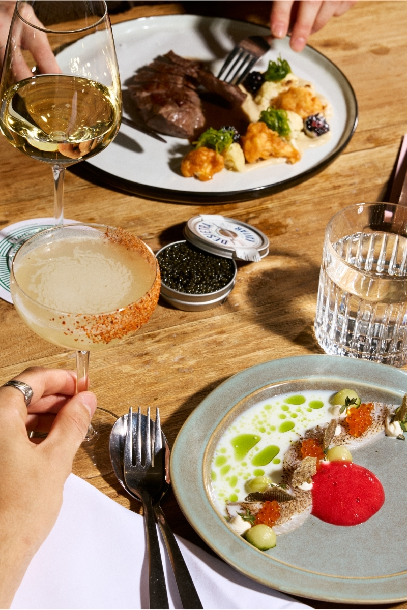 Forelle und Tafelspitz in Nahaufnahme mit einem Getränk