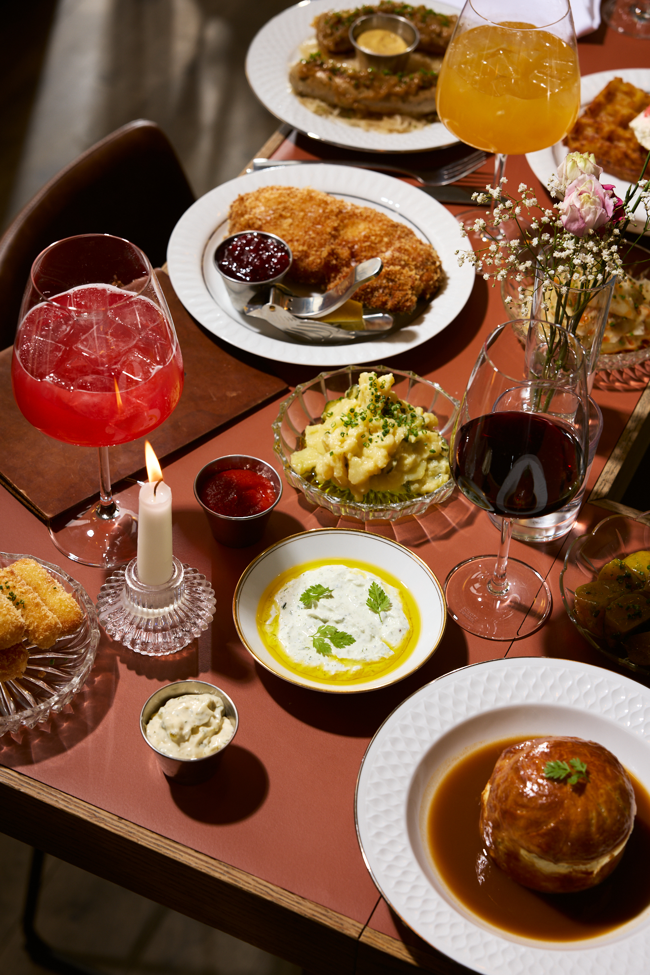 Forelle und Tafelspitz in Nahaufnahme mit einem Getränk