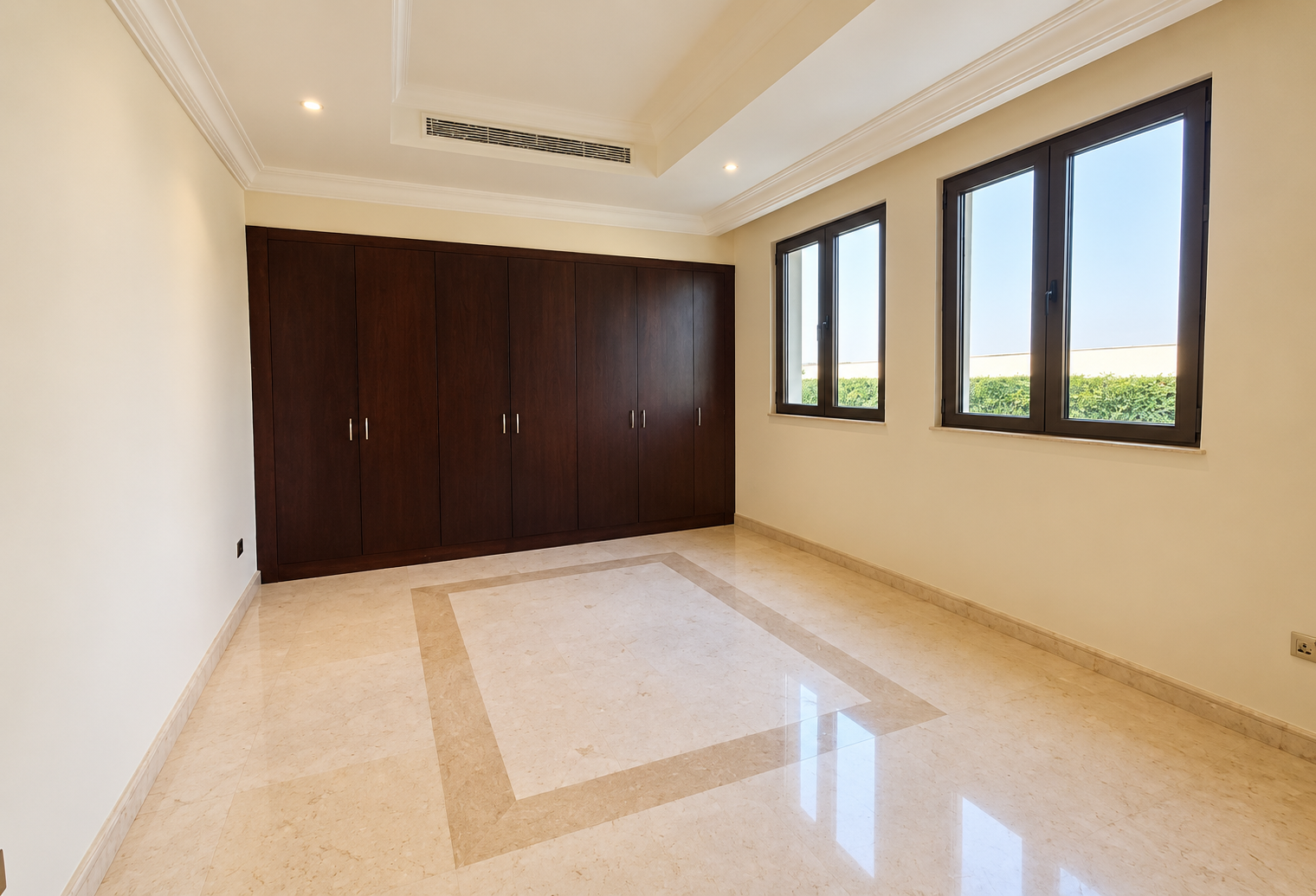 Villa bedroom before renovation in Palm Jumeirah