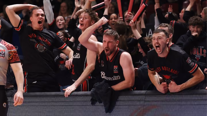 McCarron, Roxburgh win NBL1 Central title