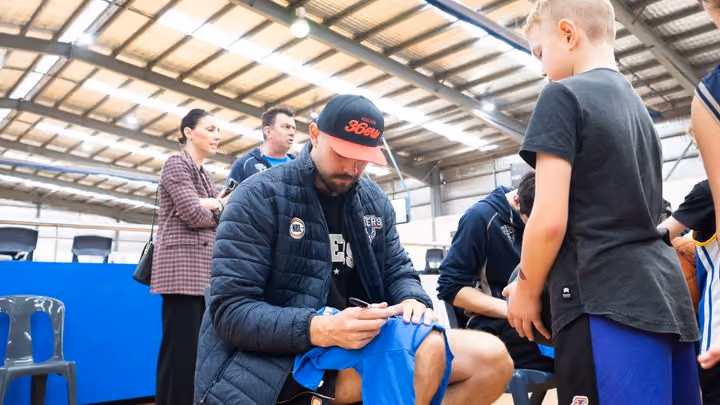 'I love the city': Humphries delighted with Sixers return