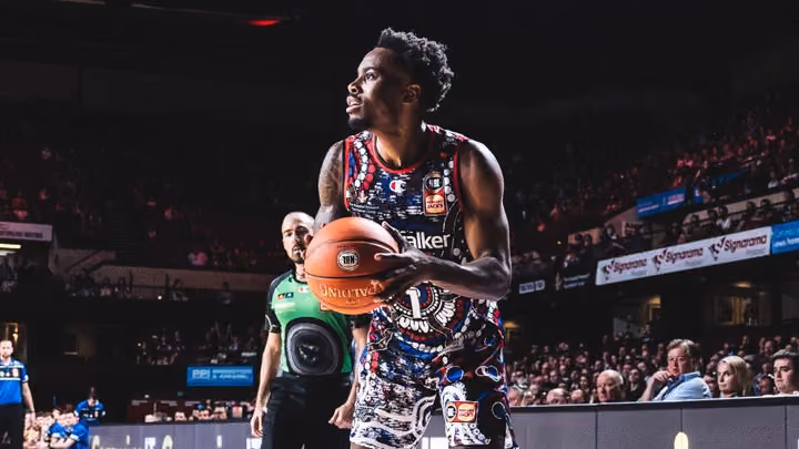 Wins for Cleveland, Franks in Israel