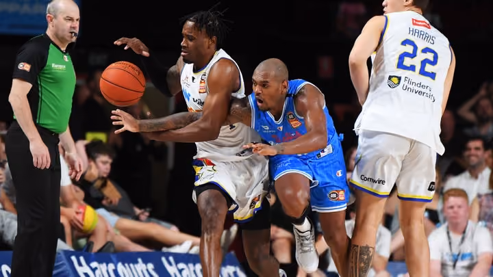 United beat 36ers in thriller
