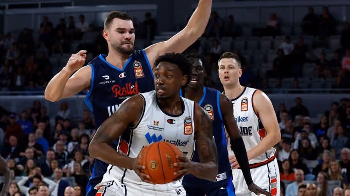 Franks double-double sees 36ers down United