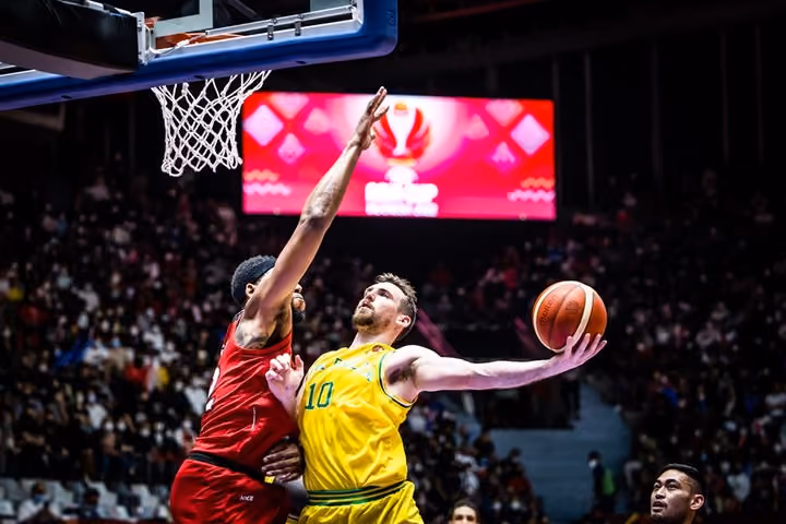McCarron, Boomers into quarter finals