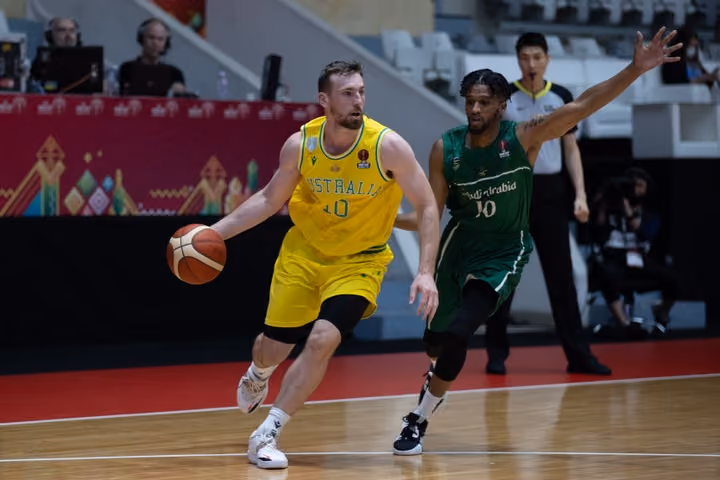 McCarron leads Boomers to 2-0