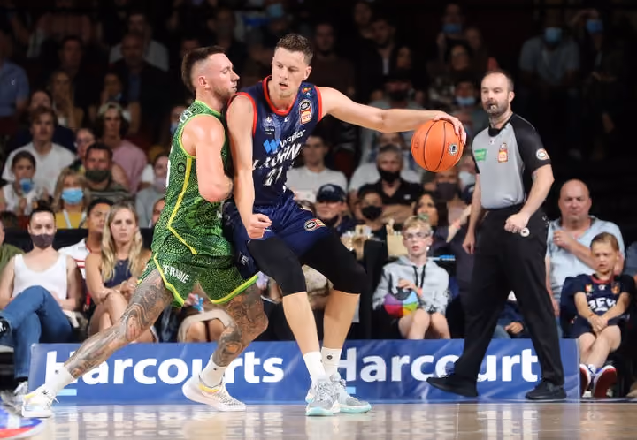 DJ leads brave 36ers performance under Pearlman