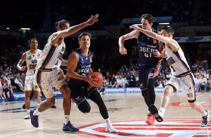 Hannahs fires, Bairstow battles but Sixers just fall to Kings