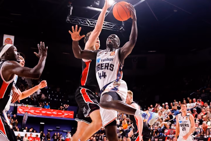 Sixers can't quite complete comeback against Hawks