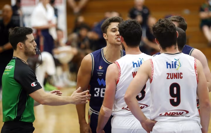 Dusty ensures Sixers stay unbeaten at Blitz