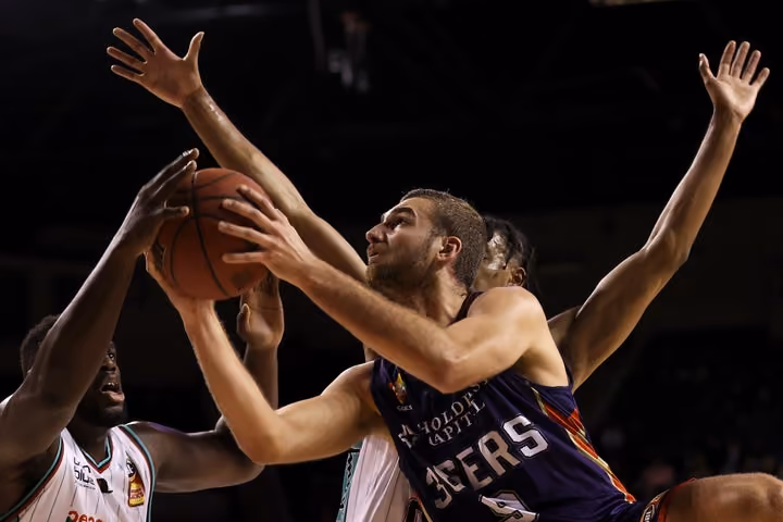 Sixers clamped down in the 'Gong by Hawks
