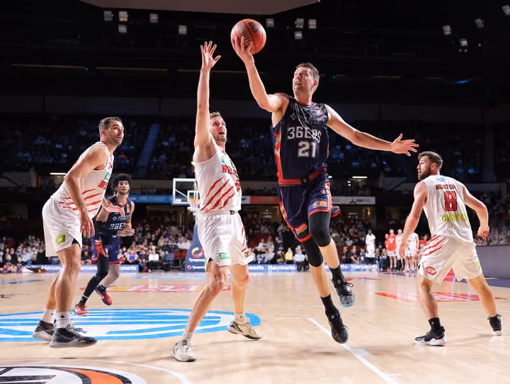Sixers turn it on to snap Wildcats' streak