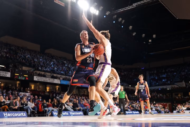 Mudronja shines, DJ battles in tough night v Kings