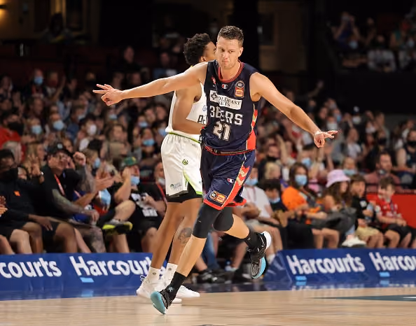 Johnson sets it up, Giddey inspires 36ers opening win