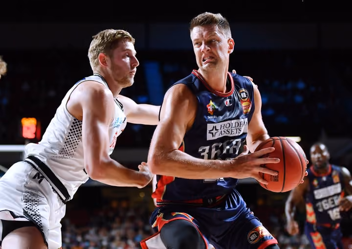 DJ, Giddey do their best on difficult opening night