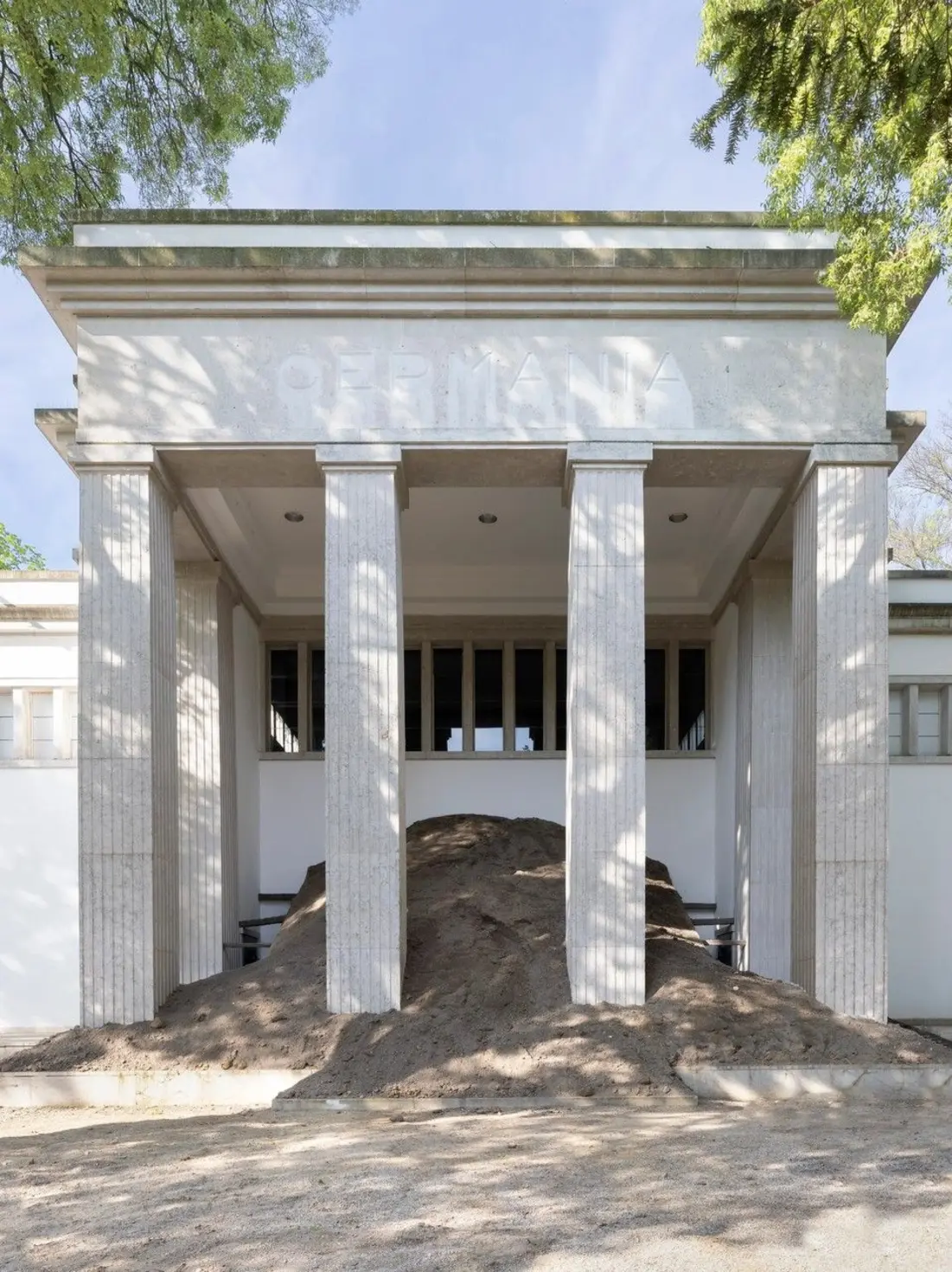 Art by của Ersan Mondtag Art by của Ersan Mondtag