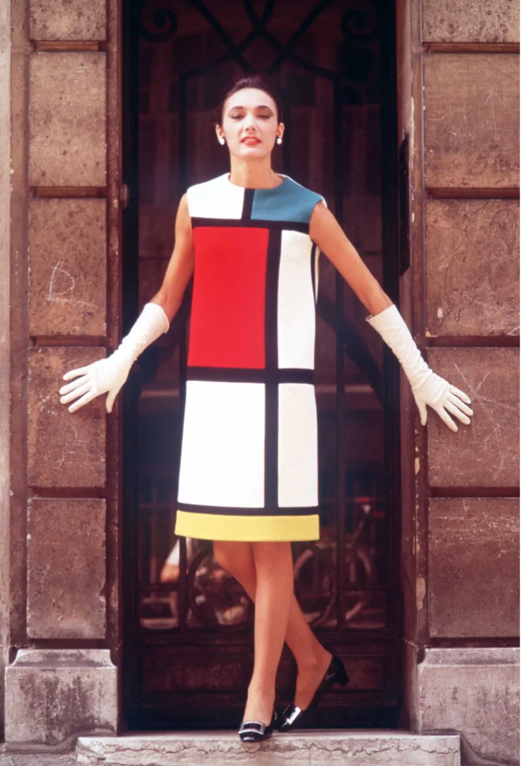 De Stijl Meets Couture: The Mondrian dress by Yves Saint Laurent
