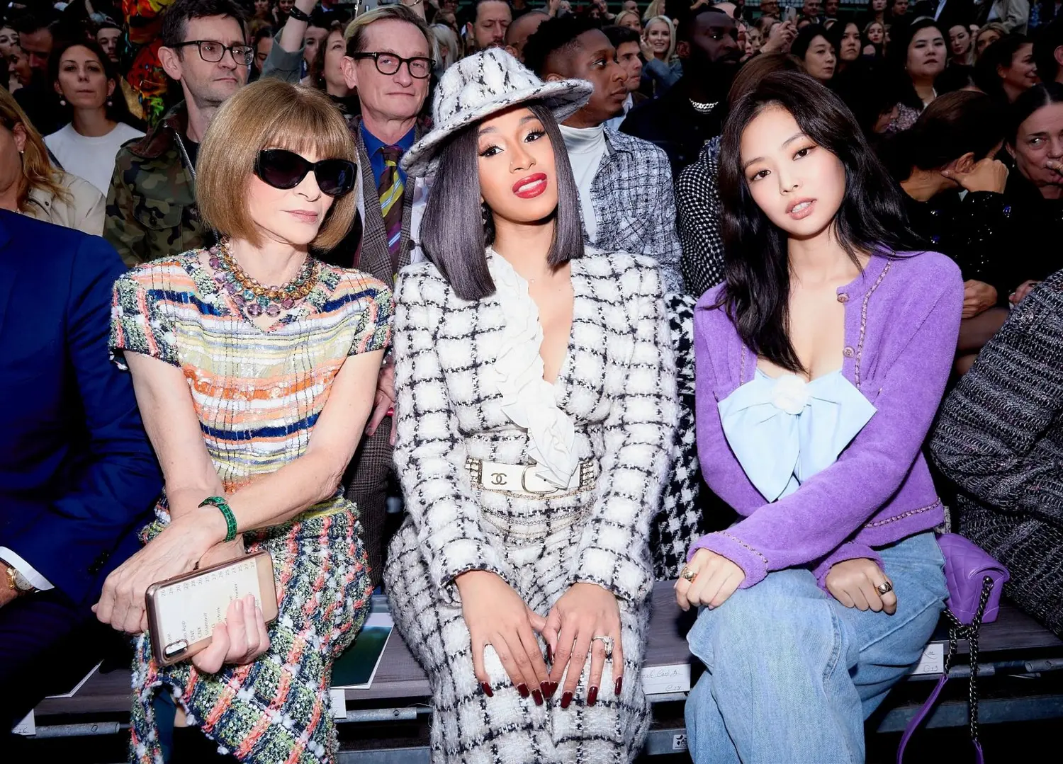 Jennie (BLACKPINK) drew attention in the front row with Anna Wintour and Cardi B Jennie (BLACKPINK) drew attention in the front row with Anna Wintour and Cardi B
