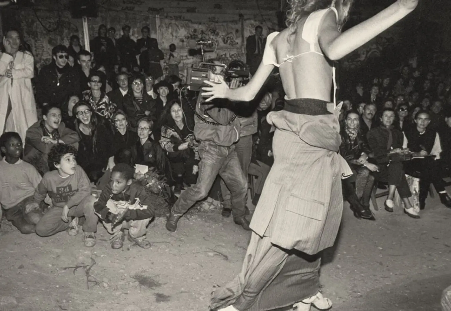 Model stumbles down the dirt-covered runway at the Maison Margiela 1990 Spring Summer show Model stumbles down the dirt-covered runway at the Maison Margiela 1990 Spring Summer show