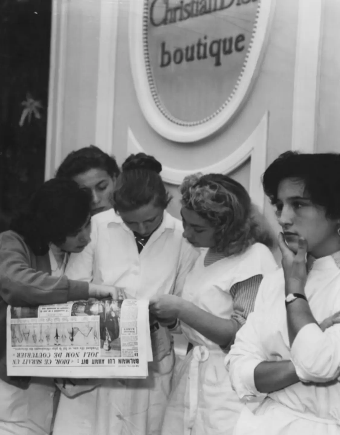 The seamstresses or the ‘cousettes’ learned about Dior’s death through the press in 1957 The seamstresses or the ‘cousettes’ learned about Dior’s death through the press in 1957