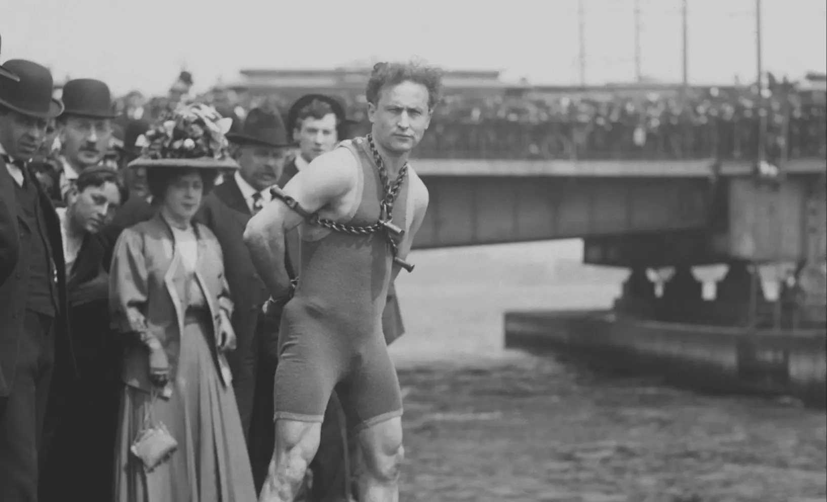 Bound in chains, Houdini is photographed moments before leaping into the Charles River in Boston, Massachusetts, in 1908 Bound in chains, Houdini is photographed moments before leaping into the Charles River in Boston, Massachusetts, in 1908