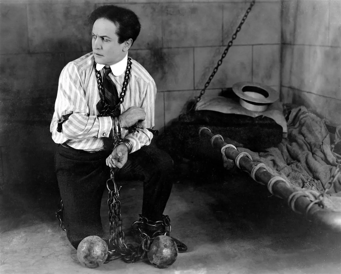 Harry Houdini (1874–1926) Harry Houdini (1874–1926)