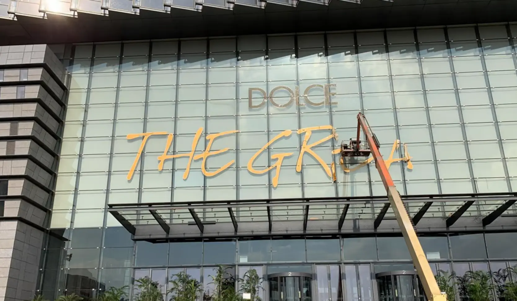 When Dolce & Gabbana’s Shanghai Show Collapsed in Shame When Dolce & Gabbana’s Shanghai Show Collapsed in Shame