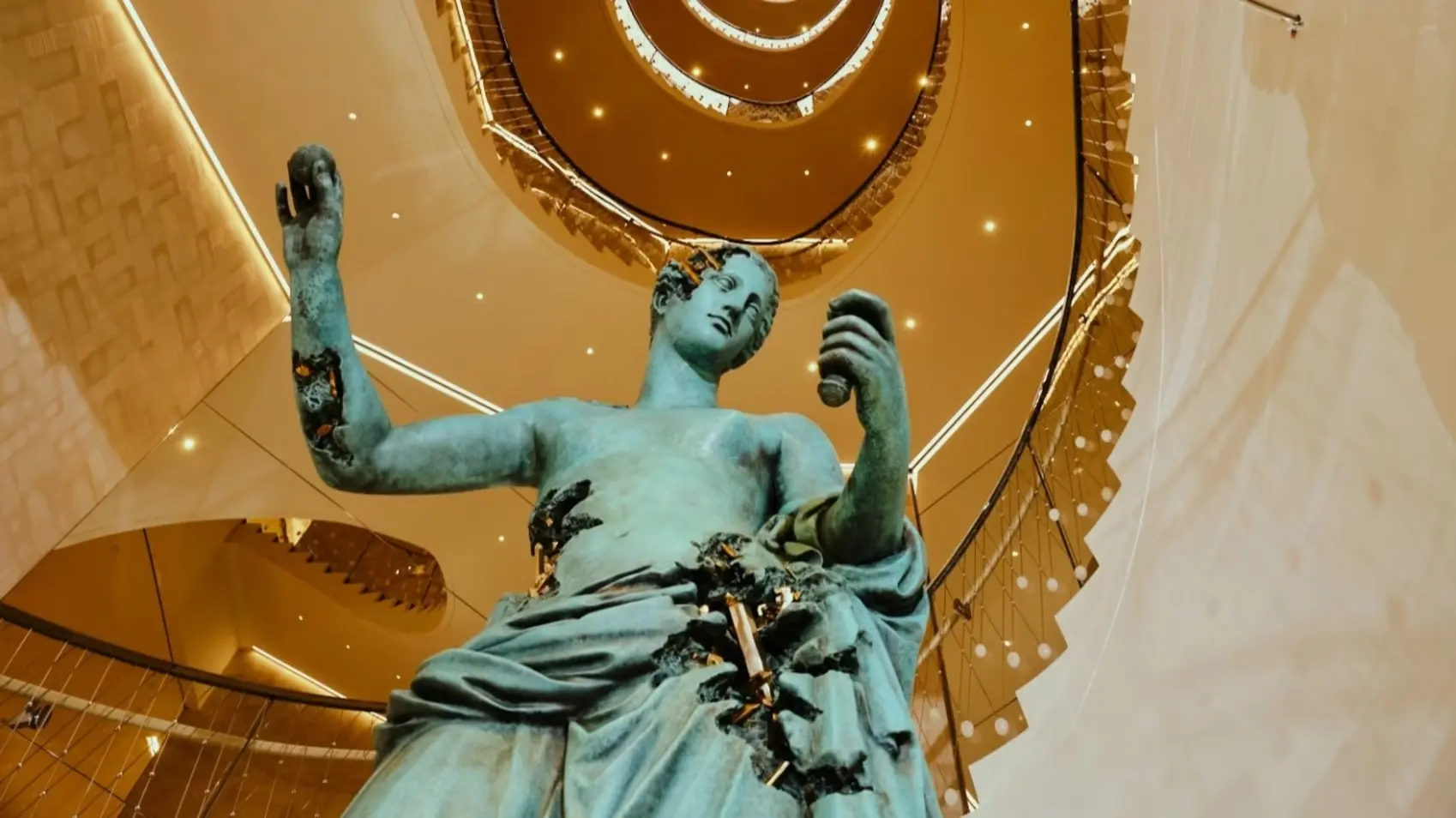 Perfect Pairings: Jewelry Brands and Luxury Hotels