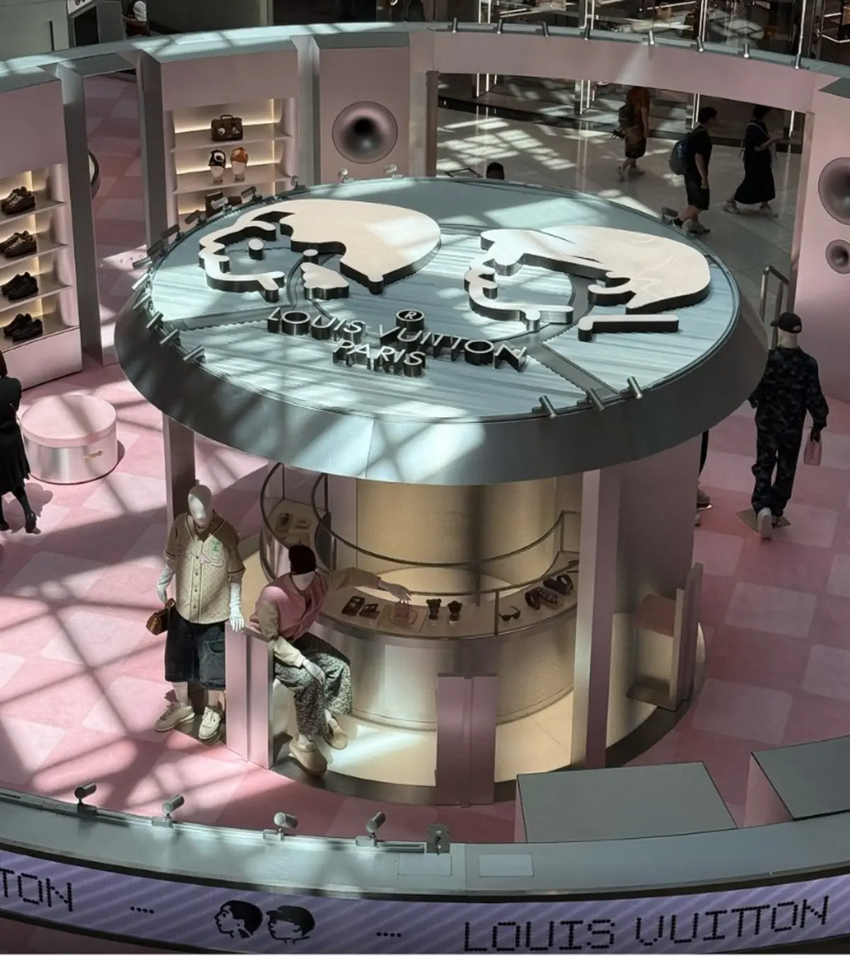 Touchpoints on the Move: Where Luxury Finds Its Next Audience