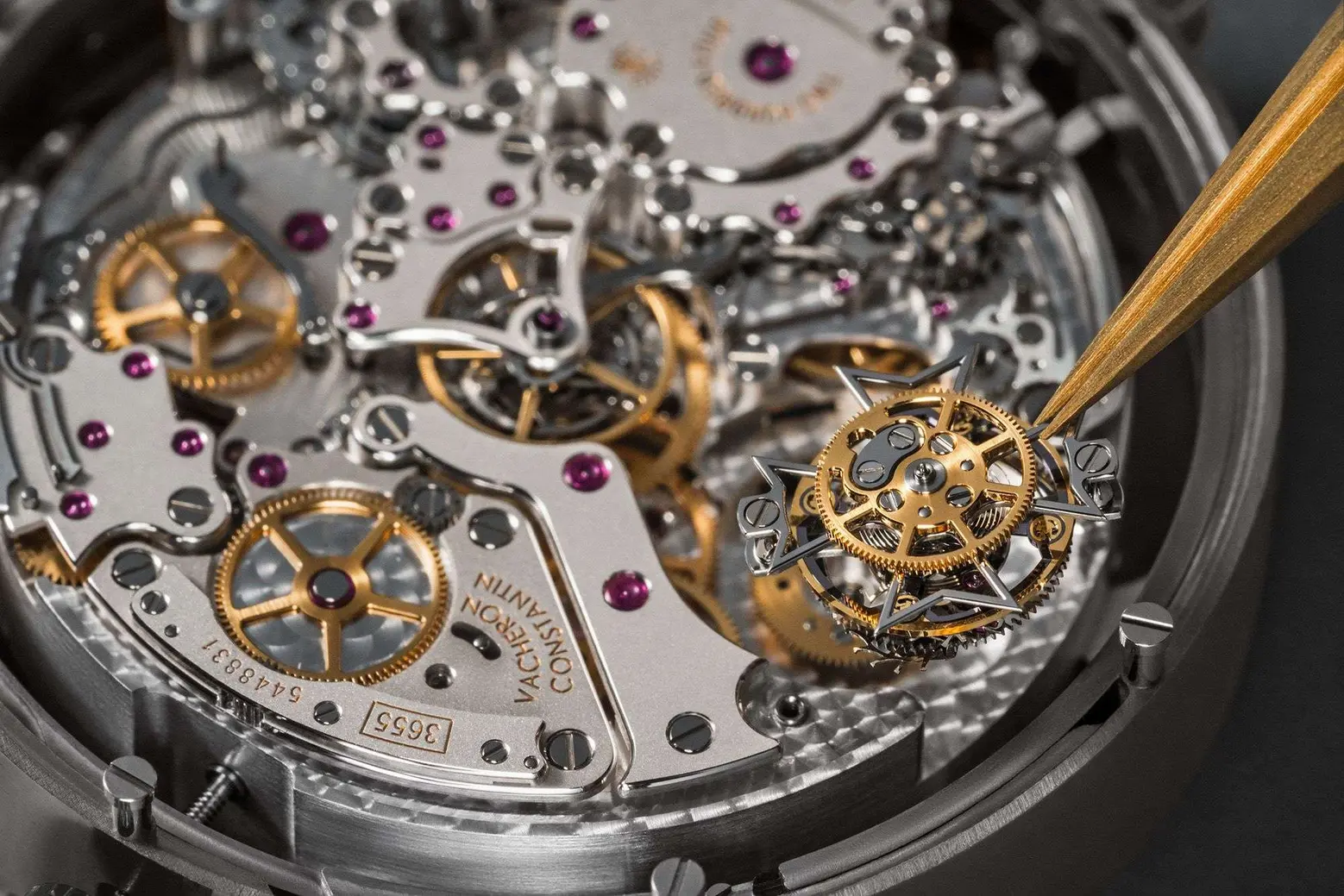 260 years after the founding of Vacheron Constantin, on September 17, 2015, the most complicated watch in the world "Grand Oeuvre" was revealed Vacheron Constantin