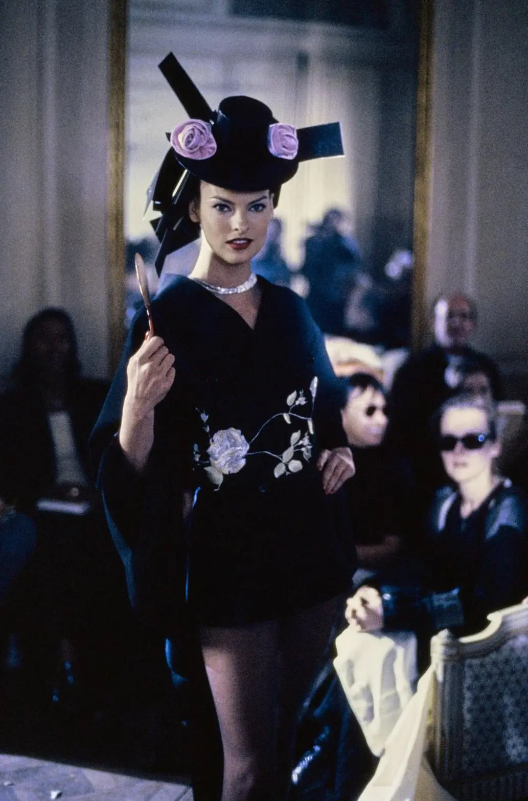 Linda Evangelista in John Galliano’s Fall 1994 show Linda Evangelista in John Galliano’s Fall 1994 show