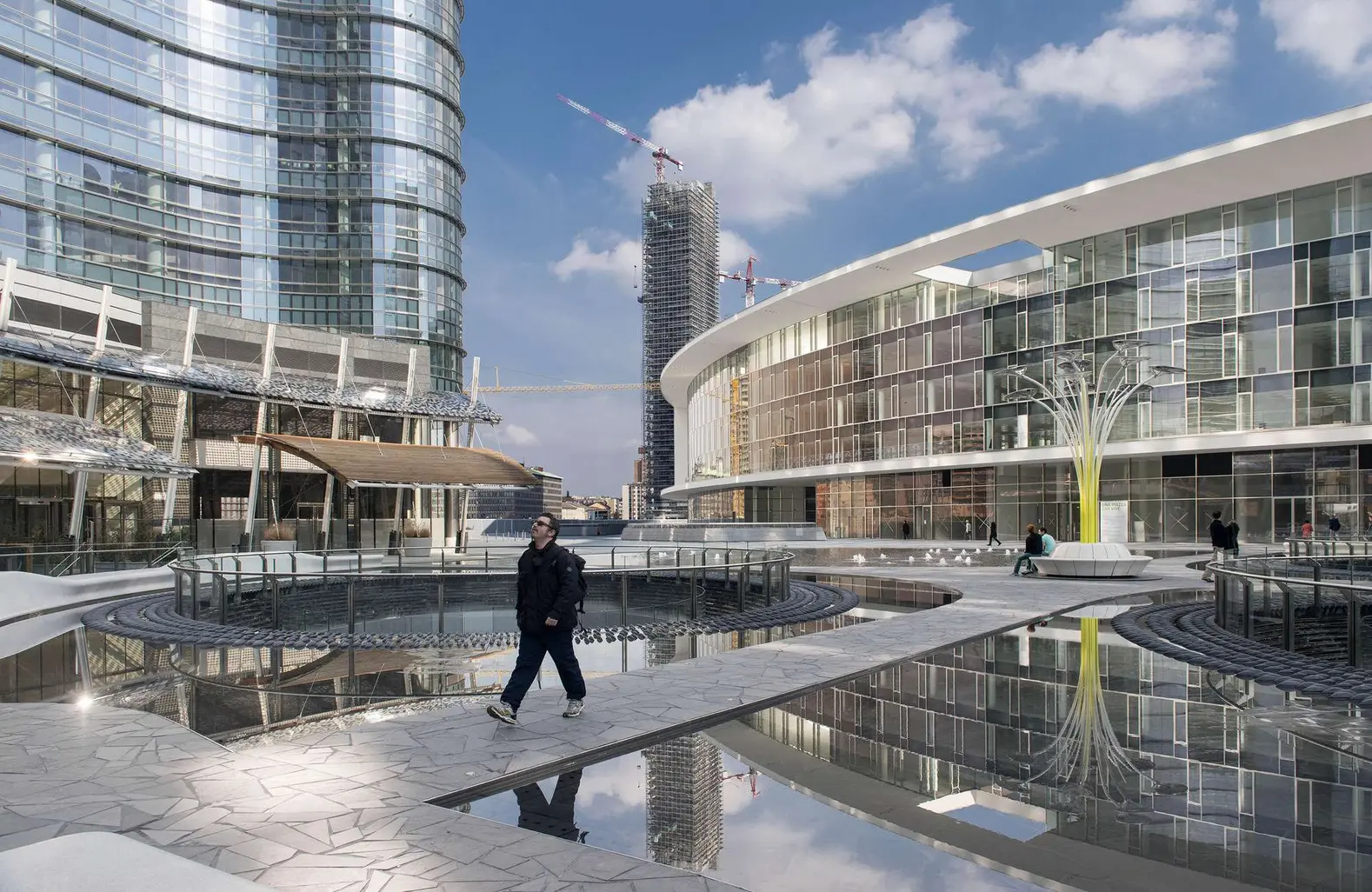 Piazza Gae Aulenti, the new landmark, is named after Gae Aulenti to pay her homage Piazza Gae Aulenti